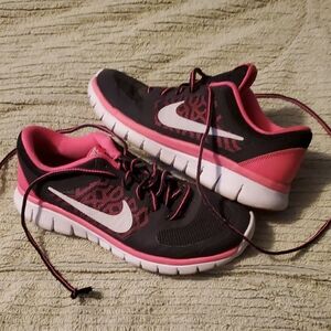 Nike Women's Black and Pink Running Shoes 5y =6.5 Womans